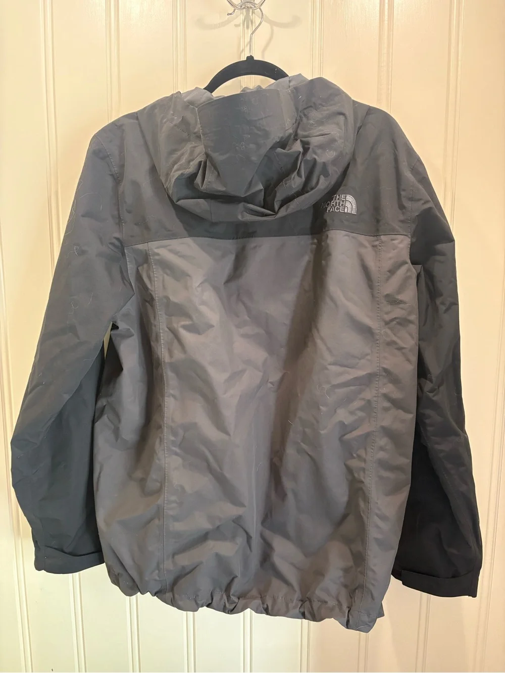 The North Face Men’s Two-Tone Black & Dark Gray Windbreaker